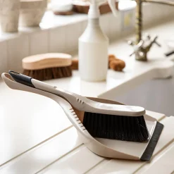 Lifetime Brands Europe ltd Natural Elements Kost og Feiebrett Resirkulert Plast